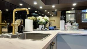 Nhà bếp/bếp nhỏ tại Sefton Park Boutique Apartments +209 ảnh