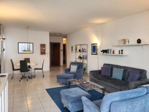 Ruang duduk di Apartment Eldorado View