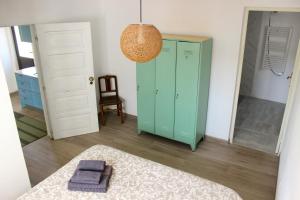 a room with green cabinets and a mirror at Vivenda Montanha - Relax in Nature in Alcaria