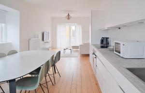 Φωτογραφία από το άλμπουμ του Beautiful and bright 4-bedroom apartment - 51 σε Hellerup