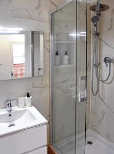 a bathroom with a shower and a sink at Alojamiento Rural Ciudad Monumental in Baeza +18 photos