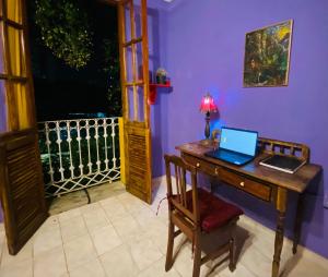 a desk with a laptop sitting on top of it at Kasa Krom in Belém