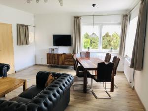 Televisyen dan/atau pusat hiburan di Group Getaway in Brilon-Wald