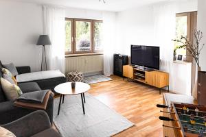 a living room with a couch and a tv at Ferienwohnung Panoramablick - super für deine Familie und die besten Aussicht in ganz Todtmoos in Todtmoos