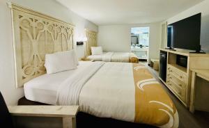 Μια τηλεόραση ή/και κέντρο ψυχαγωγίας στο Lone Star Inn Llano