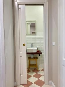 a bathroom with a sink and a mirror at Petitti Maison in Motta Montecorvino