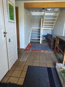 an empty room with a staircase and a door at Soverom i enebolig in Kristiansand +1 photo