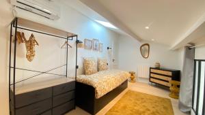 Ένα ή περισσότερα κρεβάτια σε δωμάτιο στο Appartement T4 au coeur du Triangle d'Or