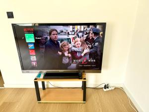 Μια τηλεόραση ή/και κέντρο ψυχαγωγίας στο Home in Antwerp city center