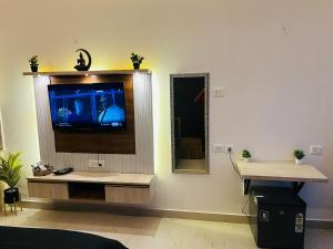 Μια τηλεόραση ή/και κέντρο ψυχαγωγίας στο Shree shyam studio +4 φωτογραφίες