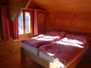 a bedroom with two beds in a wooden cabin at Ferienhaus in Hasliberg Wasserwendi +12 photos