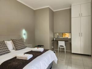 Kuchyň nebo kuchyňský kout v ubytování Green Kalahari Guesthouse