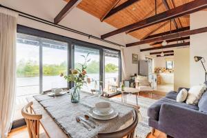 Χώρος καθιστικού στο Innisfree House By Leap Escapes