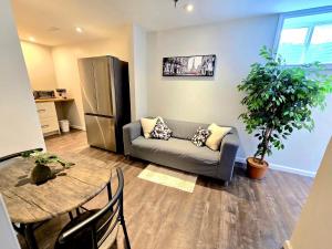 Billede fra billedgalleriet på Cozy,spacious basement suite in Cambridge near 401 i Cambridge + 29 billeder