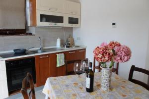 Η κουζίνα ή μικρή κουζίνα στο Rustico Valentina +4 φωτογραφίες