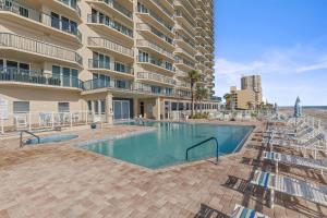 Πισίνα στο ή κοντά στο DiMucci Towers Ten 1604