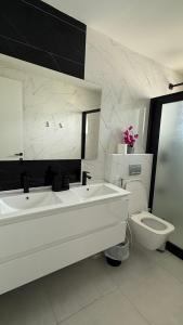 Ένα μπάνιο στο Point E- University of Dakar