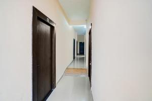 Fotografie z fotogalerie ubytování Spot on hotel meena v destinaci Jhūsi