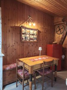 Gallery image of Graziosa mansarda rustica - CIR VDA 0038 in Aosta