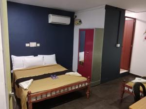 a small room with a bed and a mirror at PRATHIBA RESIDENCY in Kollam