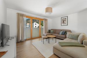 a living room with a couch and a tv at Abitaziun Stauffacherin 2 - Pontresina in Pontresina