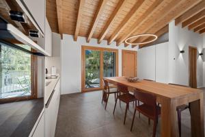 a kitchen and dining room with a wooden table and chairs at Abitaziun Stauffacherin 3 - Pontresina in Pontresina +12 photos