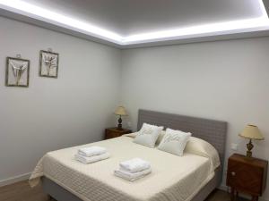 Ένα ή περισσότερα κρεβάτια σε δωμάτιο στο Casa Flor d Angra