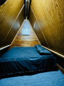 a small room with a bed in a tent at Chalé do Lago in Sinop