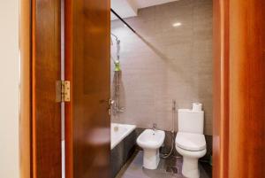 Koupelna v ubytování Luxury 5BR Villa with Private Pool & Lagoon Views