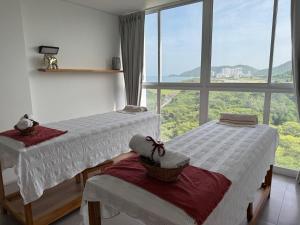 Una cama o camas en una habitación de Porto Horizonte Suite 1120 44 fotos más