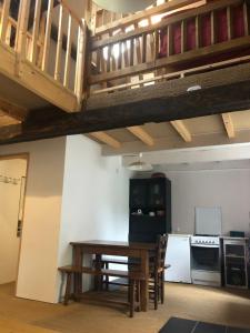 Η κουζίνα ή μικρή κουζίνα στο Maisonnette indépendante proche Cluny