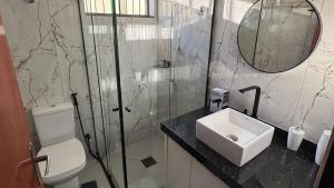 Ένα μπάνιο στο Sua Casa em Porto Nacional/TO. Wifi, Conforto, Localização +11 φωτογραφίες