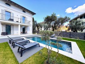 Swimmingpoolen hos eller tæt på Villa Sembenini Suite with terrace