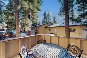 En generel udsigt til bjerge eller udsigt til bjerge taget fra lejligheden