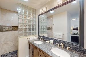 Et badeværelse på Brown Bear's Hideaway + 22 billeder