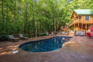 Πισίνα στο ή κοντά στο Moose Mountain Lodge by American Patriot Getaways