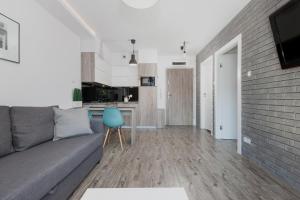 Televízia a/alebo spoločenská miestnosť v ubytovaní Apartament Szczęśliwa Dziewiątka