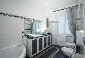 a bathroom with a sink and a tub and a toilet at Casa di Alex in Genova