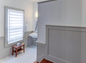 Galeriebild der Unterkunft The 200 South St - King Rm 22 in Charlottesville