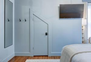Galeriebild der Unterkunft The 200 South St - King Rm 22 in Charlottesville