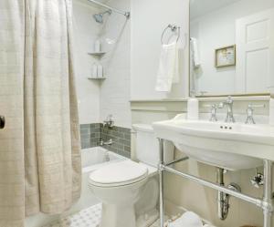 Gallery image of The 200 South St - Queen Rm 4 in Charlottesville