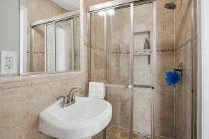 Koupelna v ubytování The Castle + 55 fotografií