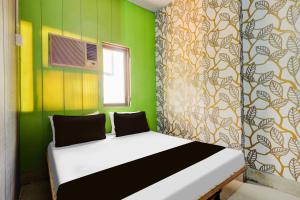 Ένα ή περισσότερα κρεβάτια σε δωμάτιο στο Hotel O Shotel