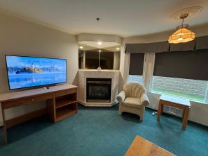 โทรทัศน์และ/หรือระบบความบันเทิงของ Western Budget Motel #1 & 2 Whitecourt