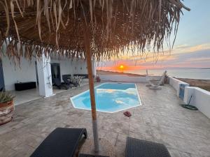 Afbeelding uit fotogalerij van NV seafront Villa Aegina in Áyioi