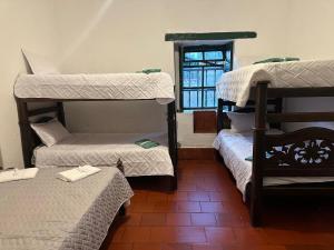 Ένα ή περισσότερα κρεβάτια σε δωμάτιο στο Villa De Leyva El Refugio de la Villa