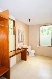 a bathroom with a toilet and a sink at villa restu 2 in Ubud +27 photos