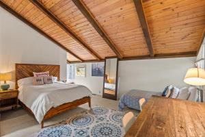 Postel nebo postele na pokoji v ubytování Family friendly Snowmass retreat w. hot tub and pool. 5 minutes to resort + 25 fotografií