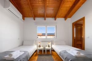 Postel nebo postele na pokoji v ubytování Magnifica casa en Torrejón del Rey