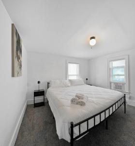 Ένα ή περισσότερα κρεβάτια σε δωμάτιο στο Upstate Haven 3BR Near Uof R and Airport 1 and half BA